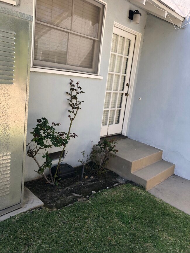 Building Photo - 2020 Verdugo Blvd