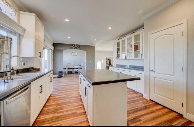 Foto del edificio - 1416 Spotted Owl Way