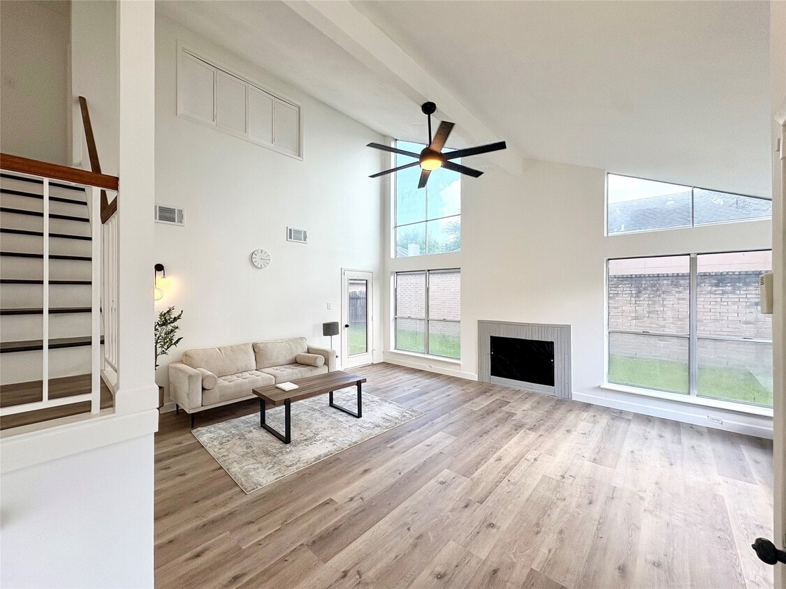 Building Photo - 8538 Triple Crown Dr