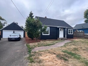 Building Photo - 1730 SE Maple Ct