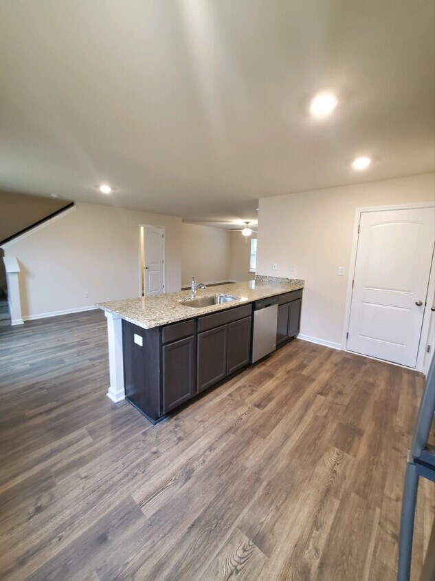 Building Photo - 206 Renwick Dr