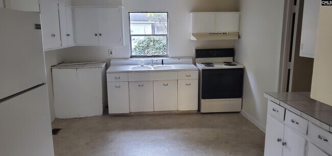 Building Photo - 4030 Gonzales Ave