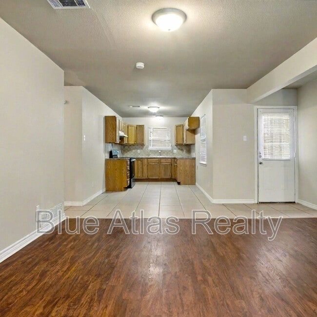 Photo - 118 Sunflower Dr House