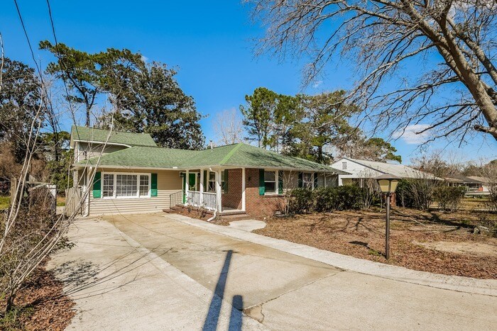 Building Photo - Spacious 5 Bedroom in Hanahan