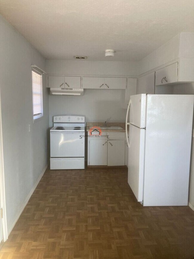 Building Photo - Duplex in Texico, NM
