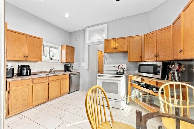 Foto del edificio - 177 Blue Hill Ave