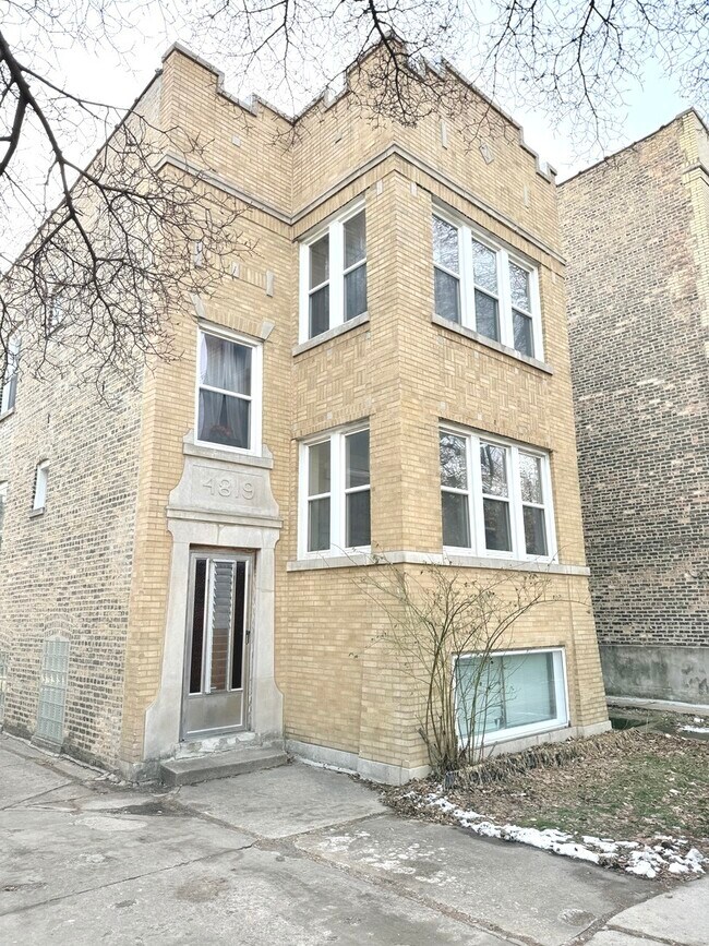 Foto del edificio - 4819 W Addison St