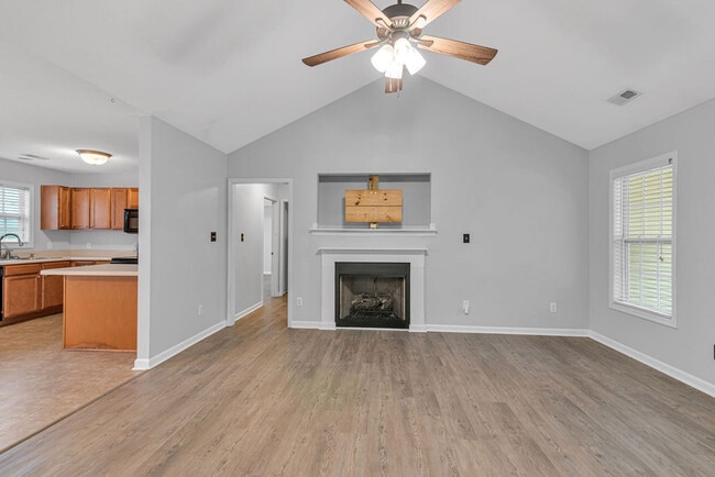 Building Photo - 104 Elbert Way