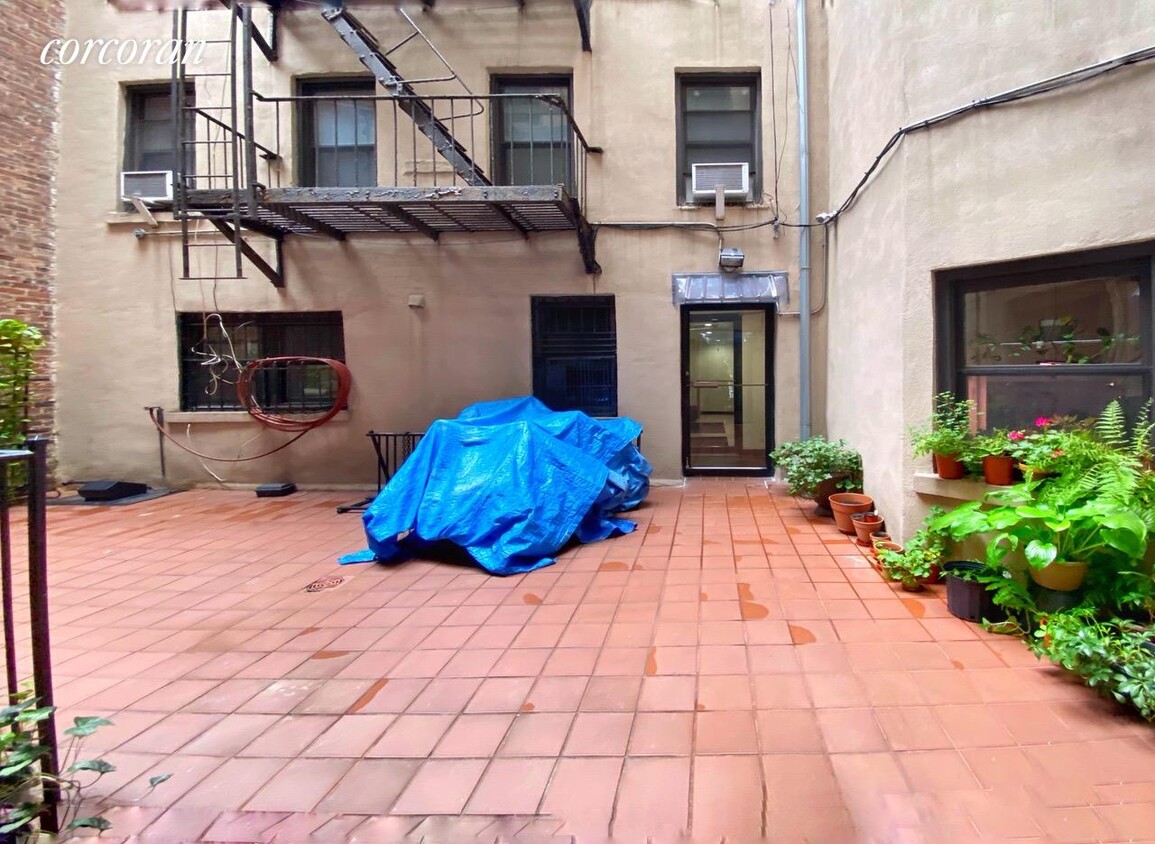 Building Photo - 167 Allen St