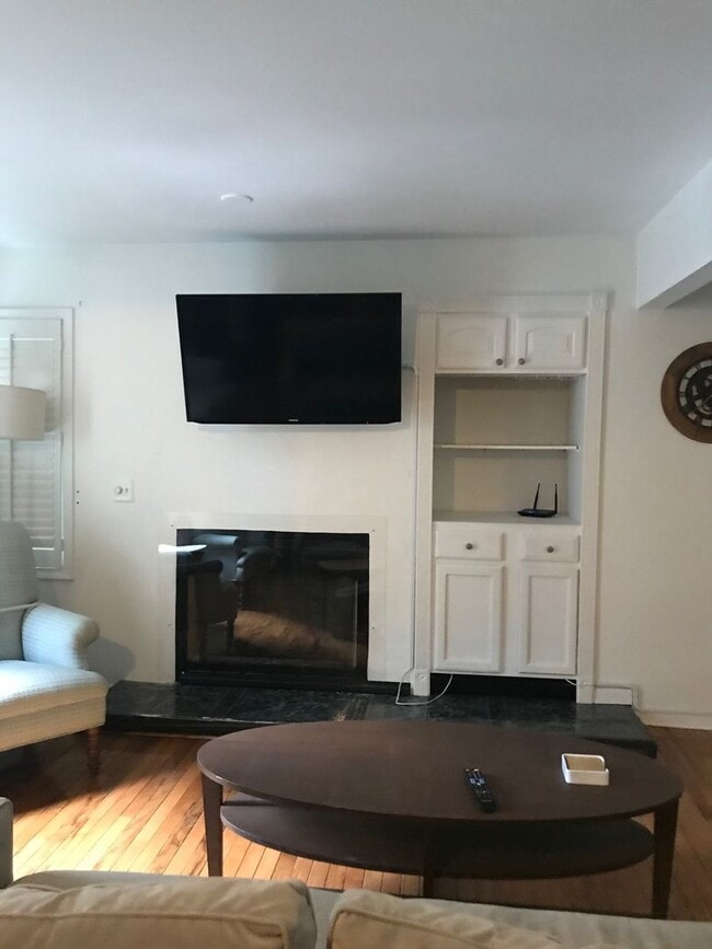 Building Photo - 106 Tulip Tree Ct