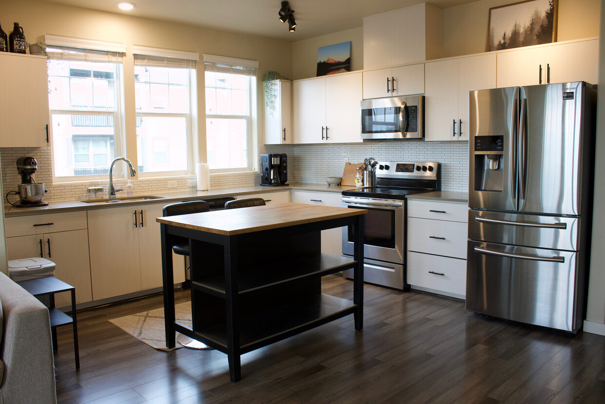 Kitchen - 17182 SW Appledale Rd