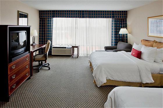standard double room - 6531 W Broad St