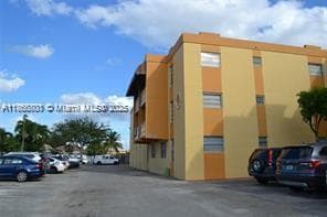 Foto del edificio - 525 W 69th St