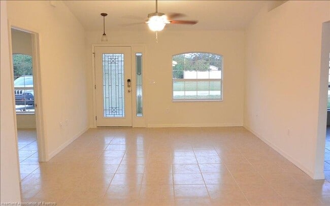 Foto del edificio - Three Bedroom-Two Bath-Single Family home-...