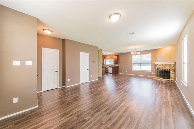 Building Photo - 560 Griffith Dr
