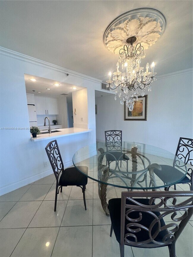 Building Photo - 1717 N Bayshore Dr