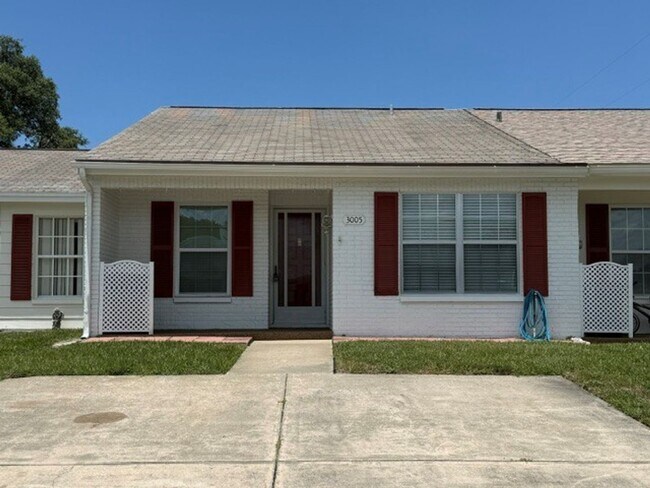 Building Photo - 3005 Wainwright Ct