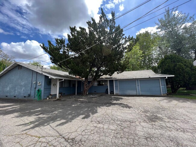 Foto del edificio - 3216 Godman Ave