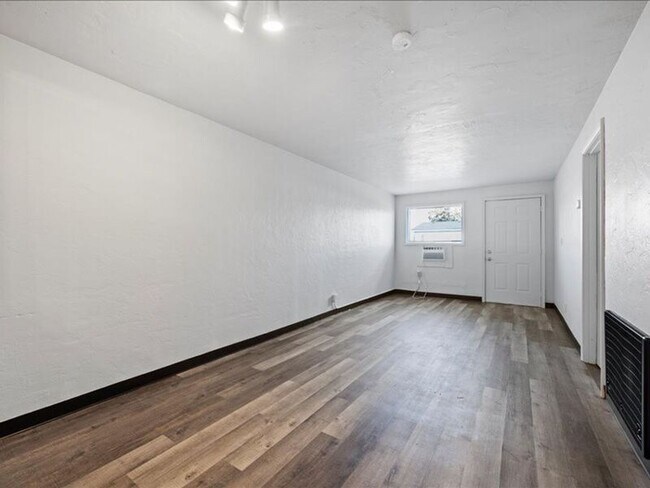 Foto del edificio - 928 W Ruby St