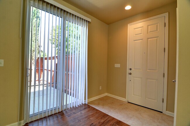 Foto del edificio - Fantastic 3 Bedroom/2 Bath Harlan Ranch Patio Home for Lease