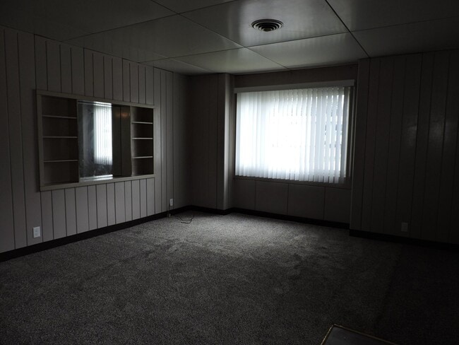 Building Photo - 2 bedroom, 1 bath house