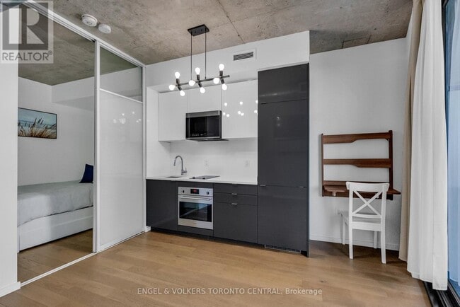 Building Photo - 21 Lawren Harris Square