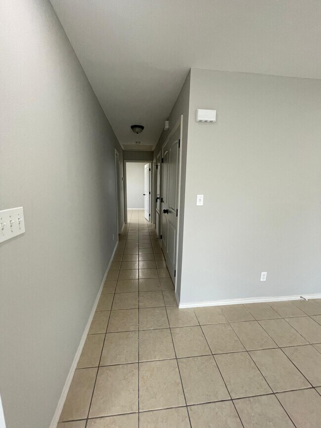 Foto del edificio - 406 E 3rd St