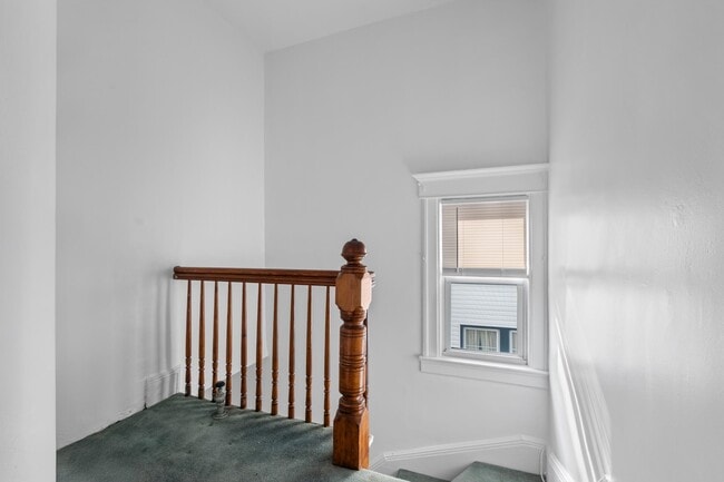 Building Photo - 31 E 40th St