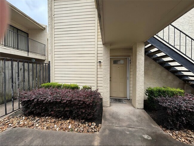 Building Photo - 10075 Westpark Dr
