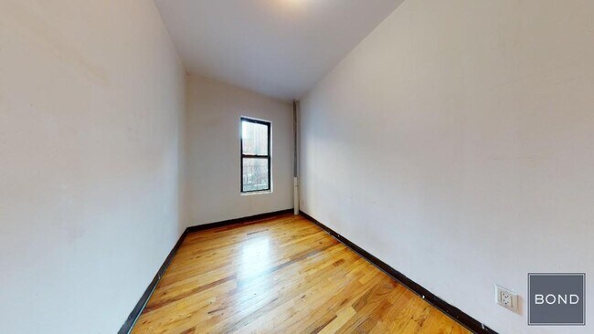 Building Photo - 328 E 14th St