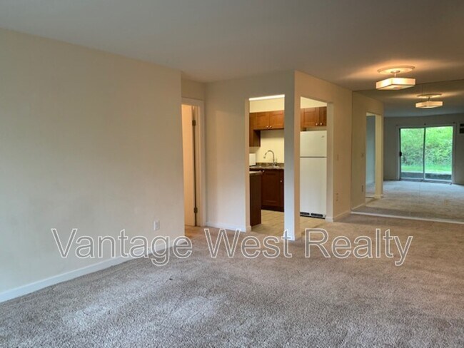 Building Photo - 3180-3180 De Montreuil Ct