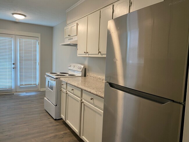 Building Photo - 146 Smithfield Dr