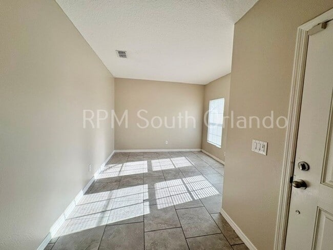 Building Photo - 2751 Wadeview Loop