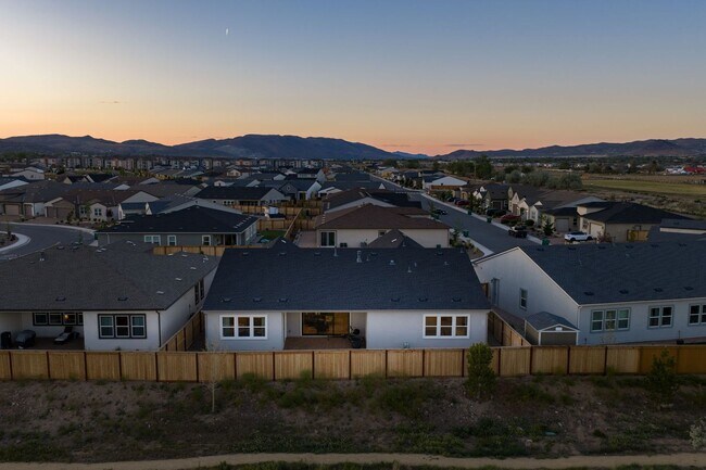 Foto del edificio - 4 Bedroom Home in Stonebrook