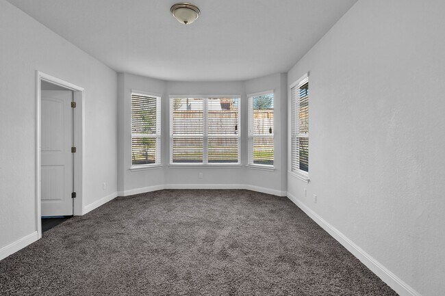 Foto del edificio - 5710 Calaveras Way