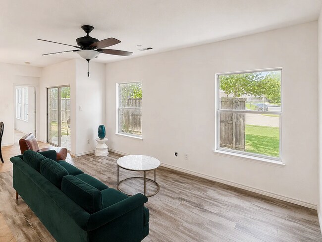 Foto del edificio - 5900 Stone Mountain Rd