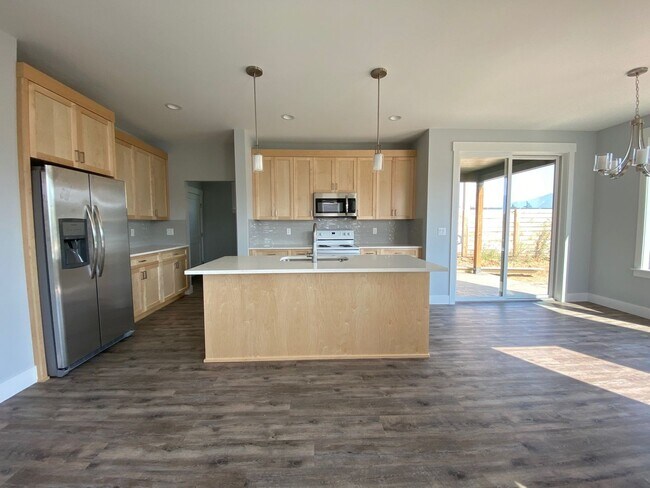 Building Photo - Application Pending - 3 Bedroom, 2 Bath Ho...