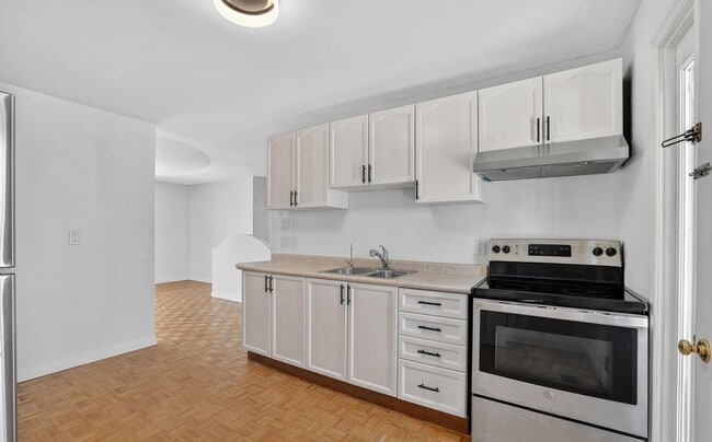 Photo du bâtiment - 704 Brock St S