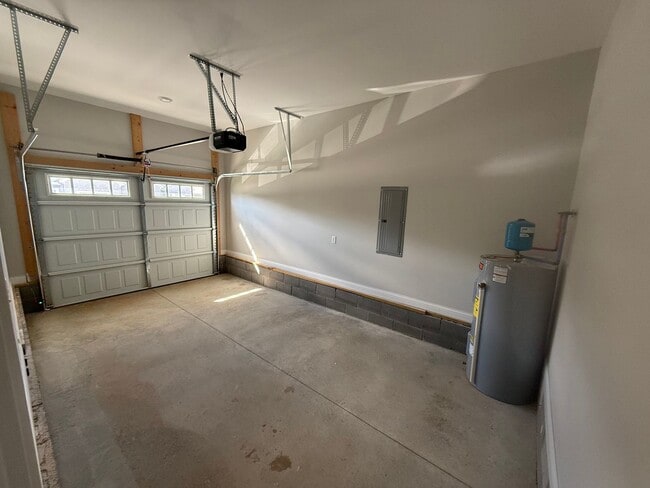 Building Photo - 3BD/2.5BA in SOUTH WARREN school district