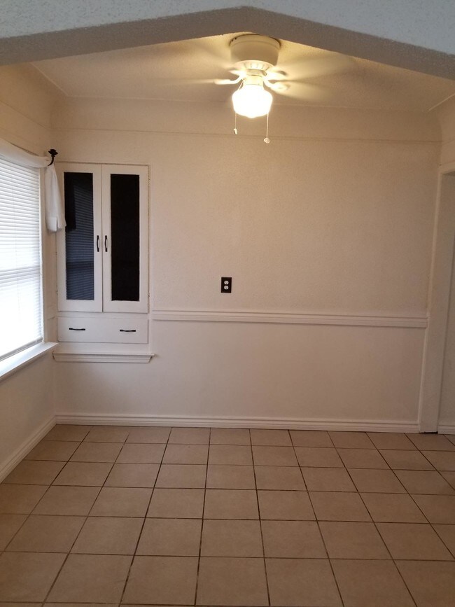 Foto del edificio - 8643 Westwood St