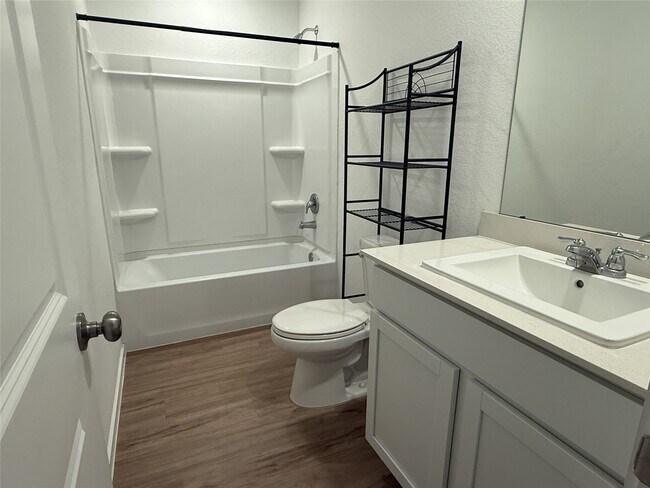Foto del edificio - 529 Falling Cave Dr