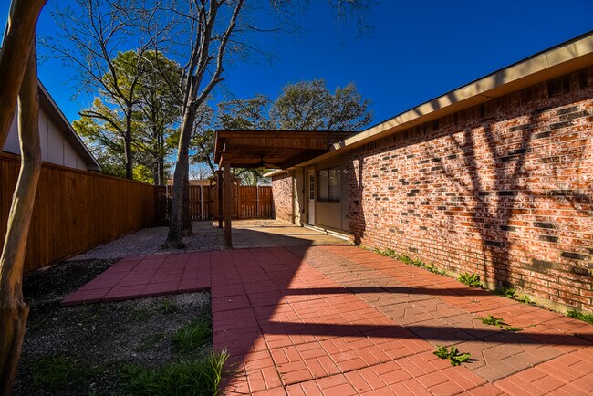 Building Photo - 2027 Rose Hill Rd, Carrollton, TX 75007