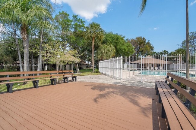 Foto del edificio - 9161 Vineyard Lake Dr