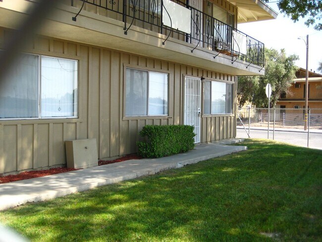 Building Photo - 2 br, 1 bath House - 13902 ELSWORTH Apt 4
