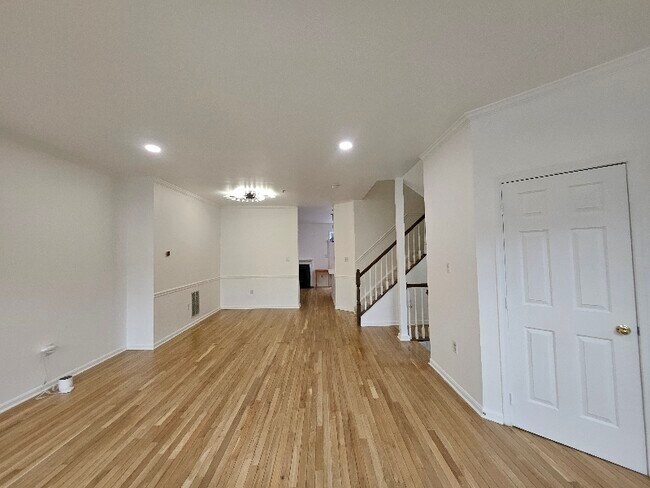 Foto del edificio - 113 Longpoint Way