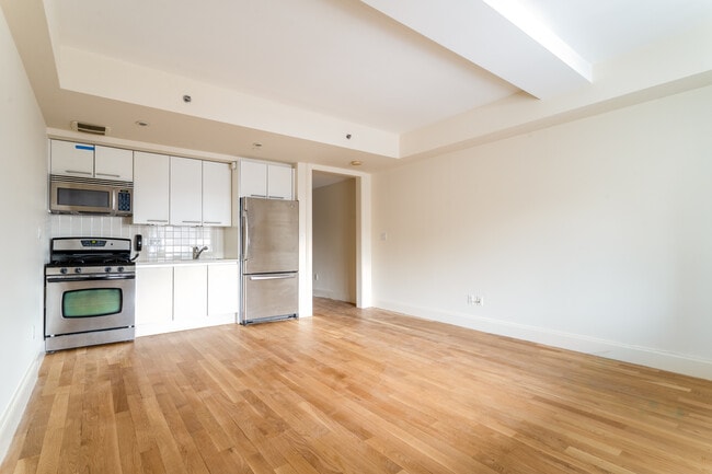 Building Photo - 110 Central Park S