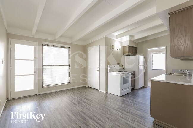 Foto del edificio - 333 S Mallard St