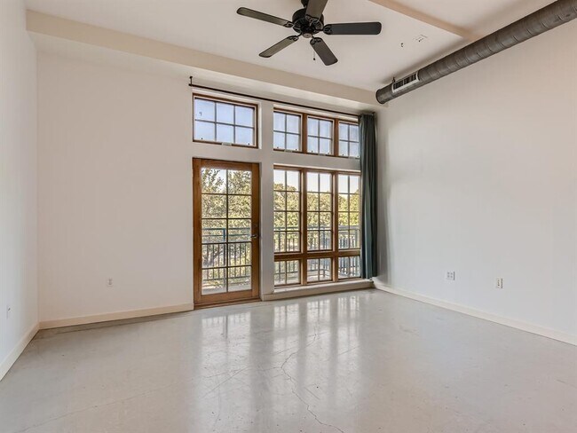 Foto del edificio - 2235 E 6th St