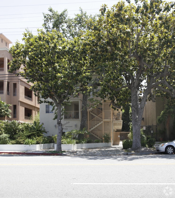 Building Photo - 11508 Moorpark St
