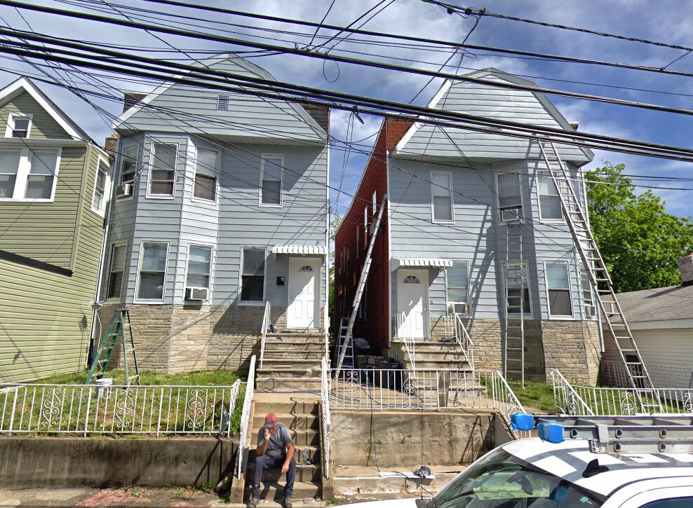 Primary Photo - 604 Elm St